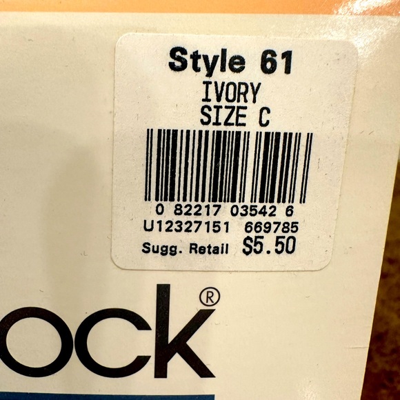 NWT🩷 2 PAIRS ROUND THE CLOCK SILKY LYCRA COLLECTION PANTYHOSE IN IVORY SIZE C - Picture 4 of 4